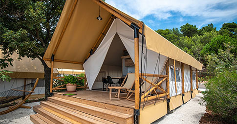 为何爬山旅游的人都比较喜欢住帐篷？